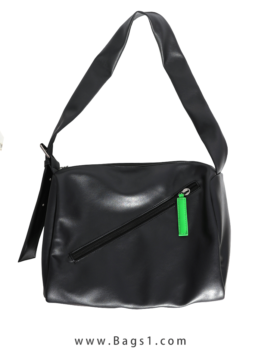 Med Shoulder Bag（中号单肩）